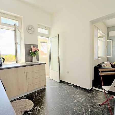 Cozy 1-Bedroom Flat In The Very Center Of София Екстериор снимка